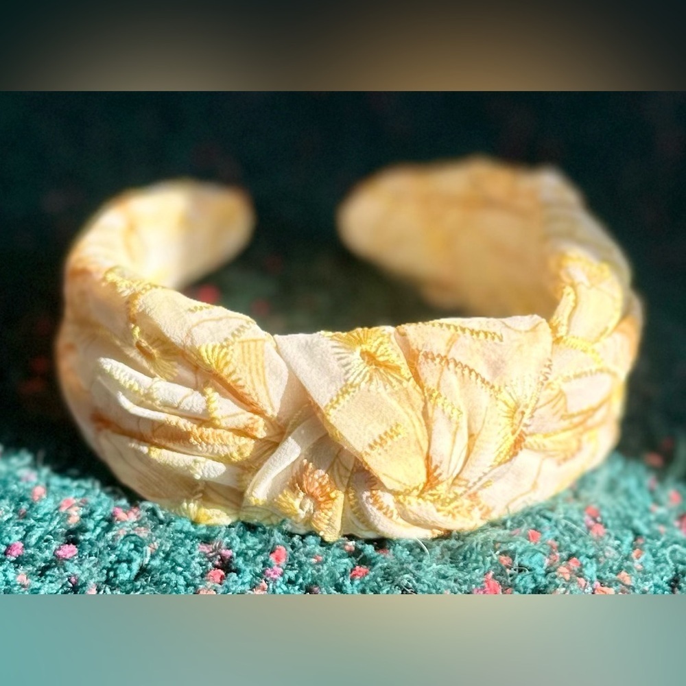 ‼️RARE‼️🎸ANTHROPOLGIE🎸🔥NWOT🔥Yellow Embroidered Sunburst Headband